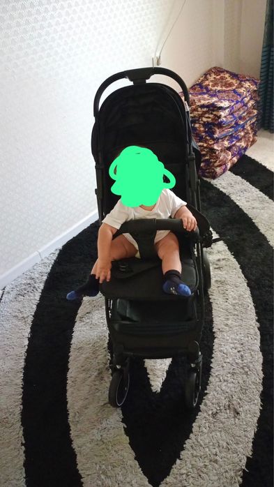 Коляска детская черного цвета