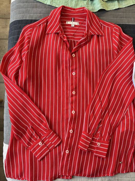Tommy Hilfiger оригинални нови ризи, размер XS-S
