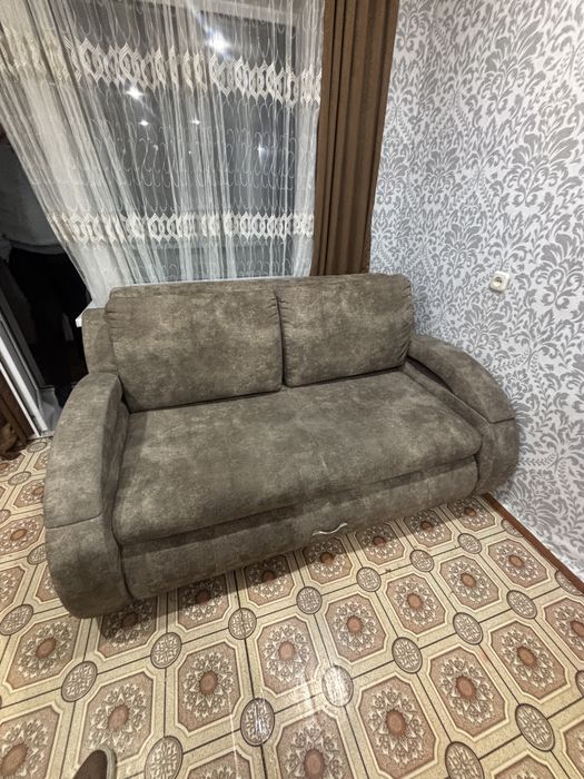 Продается диван и спальный очень хорошим состаяние
