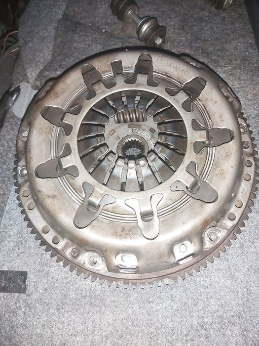 Тойота ярис на части 1000куб.,68 коня