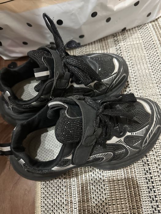 Отдам даром обувь