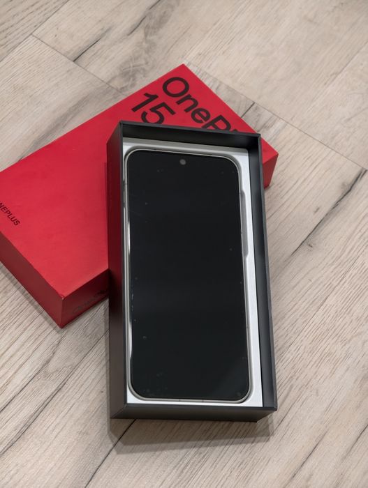 One Plus 15 512 gb Ram 16 5G global