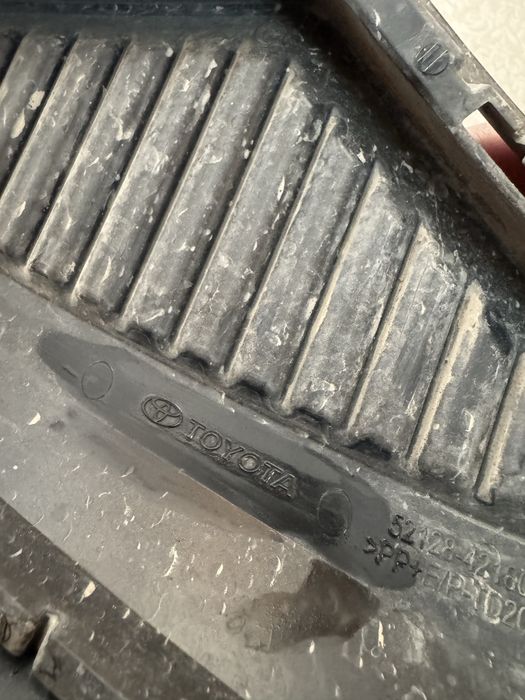 Заглушка на бампер Тойота Рав4