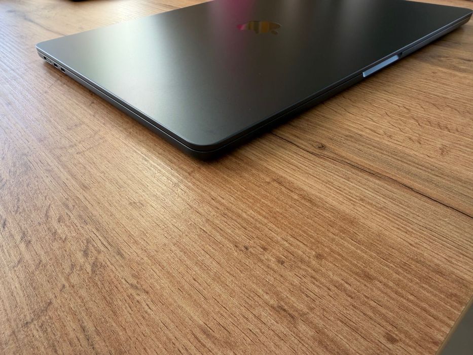 MacBook Air 15" M3 Chip 8-CPU, 10-GPU, 8GB RAM, 256GB SSD