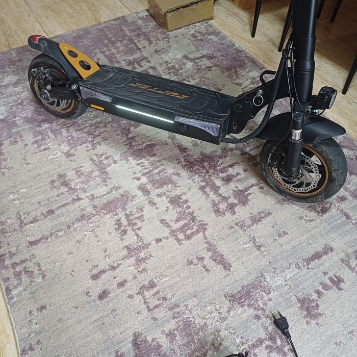 Trotinetă electrică ruptor R1  aprope nouă