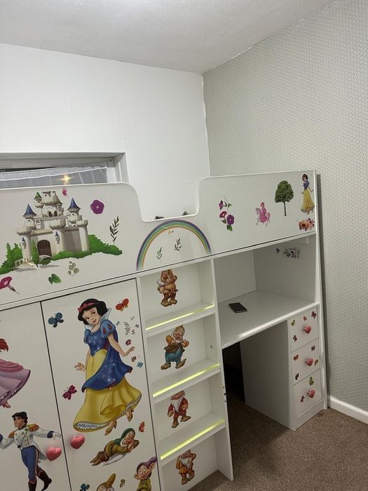 Pat fete cu birou inclus