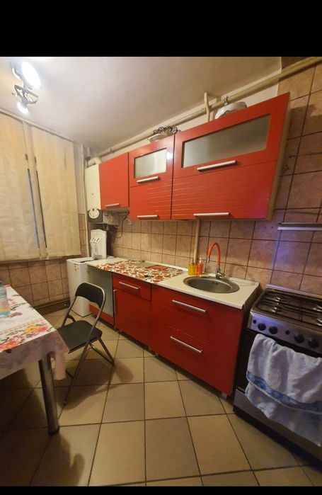 Închiriez apartament 3 camere