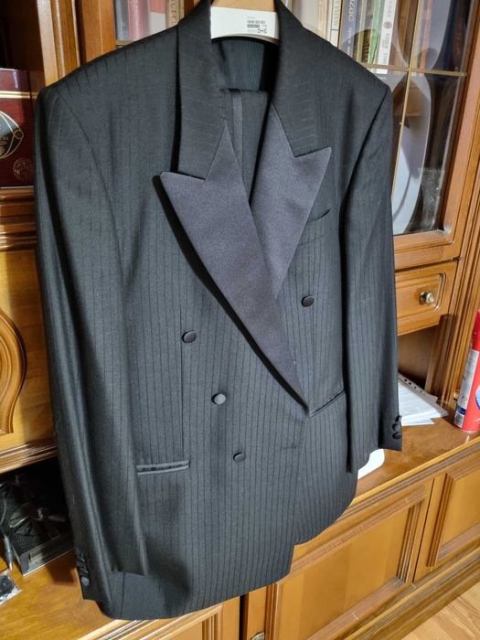Costum ocazie 52R, impecabil.