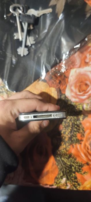 Айфон 4s нужна помощь