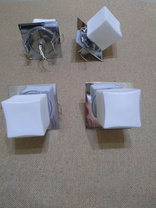 Потолочные светильники с лампами