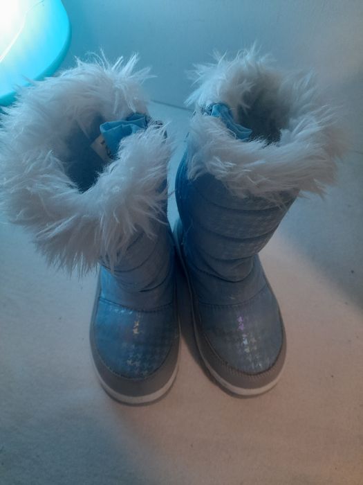 Пантофи за детска градина за момиченце 23 - 24 номер и зимни ботуши
