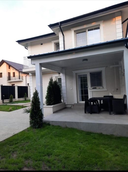 Vila  moderna  Family Market Miroslava