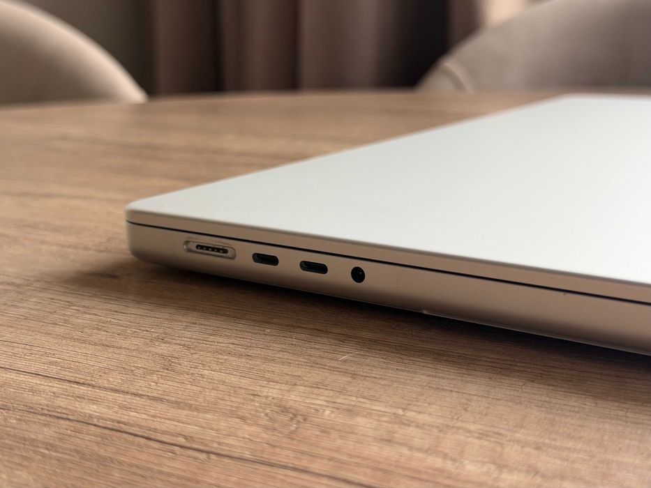 MacBook Pro 16 M2 Pro 16/512, в идеальном состоянии