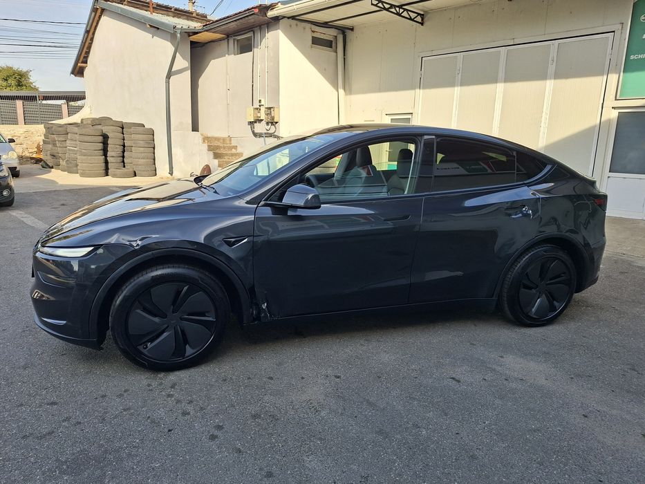 Tesla Model Y  Juniper / long range usor avariat
