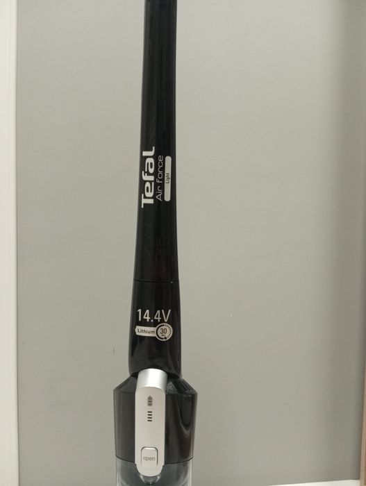 Пылесос вертикальный