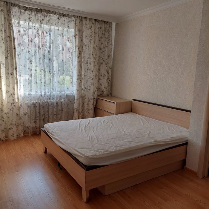 Кровать с матрацем