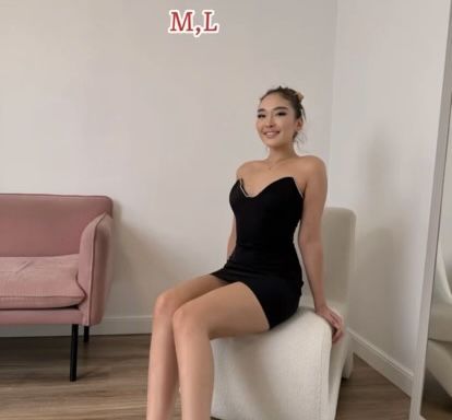 Платье мини с вырезом