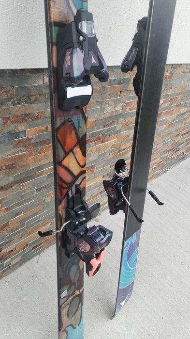 Atomic Bent 90 echipate cu legaturi Atomic Strive 12 GW