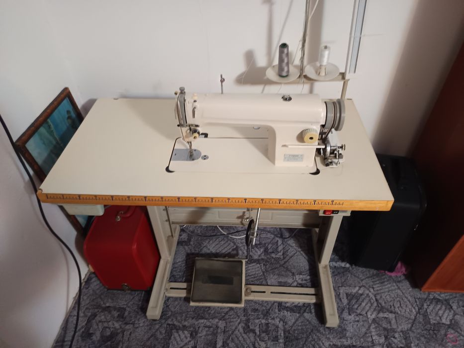 Mașina de cusut Yamata FY8500