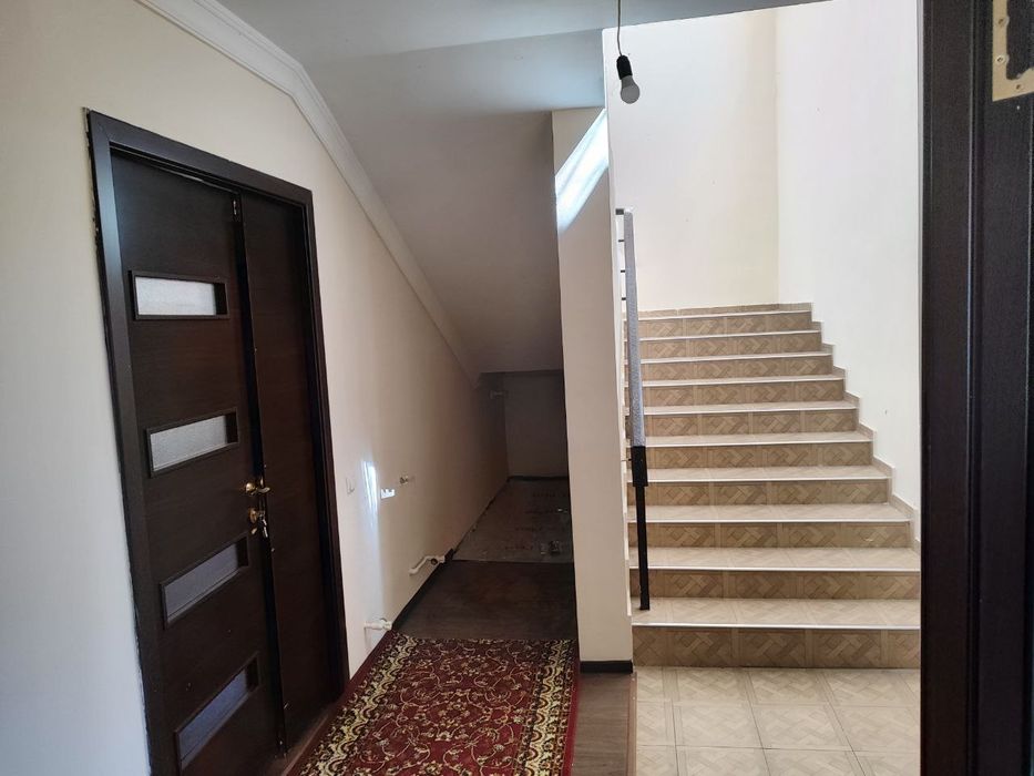 3 honali hovli ijaraga beriladi srochna bez makler