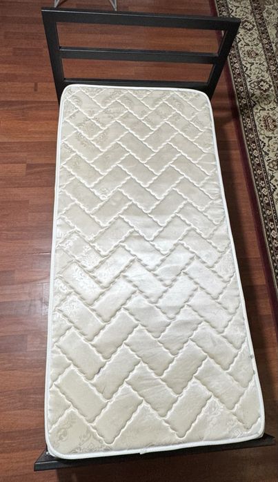 Бир кишилик кровать / Односпальная кровать: 90×190 см. Металл каркас