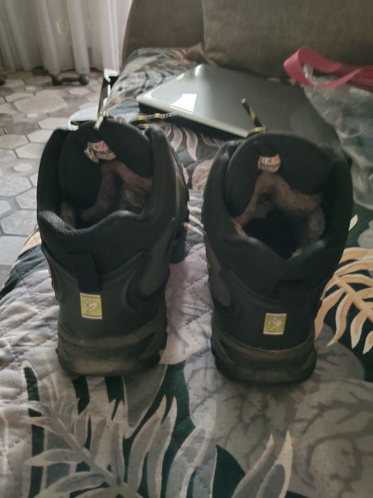Продам мужские зимние ботинки