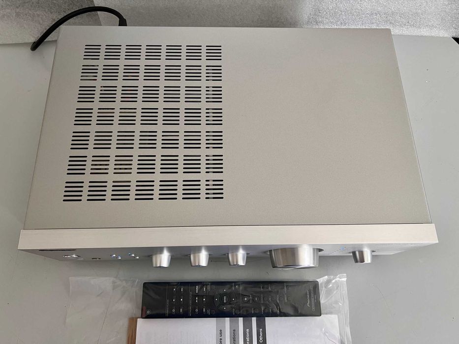 Интегриран усилвател PIONEER A-40AE