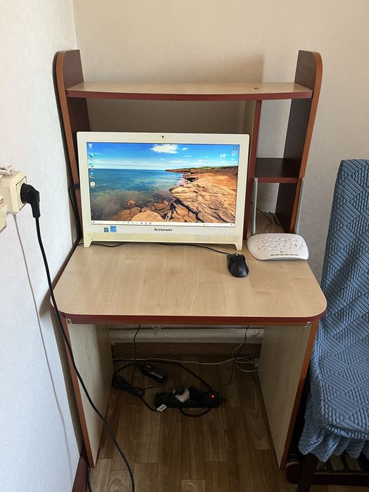Продается компьютер леново со столом вместе