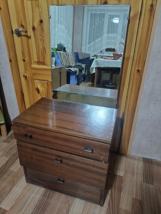 Продам трюмо зеркало