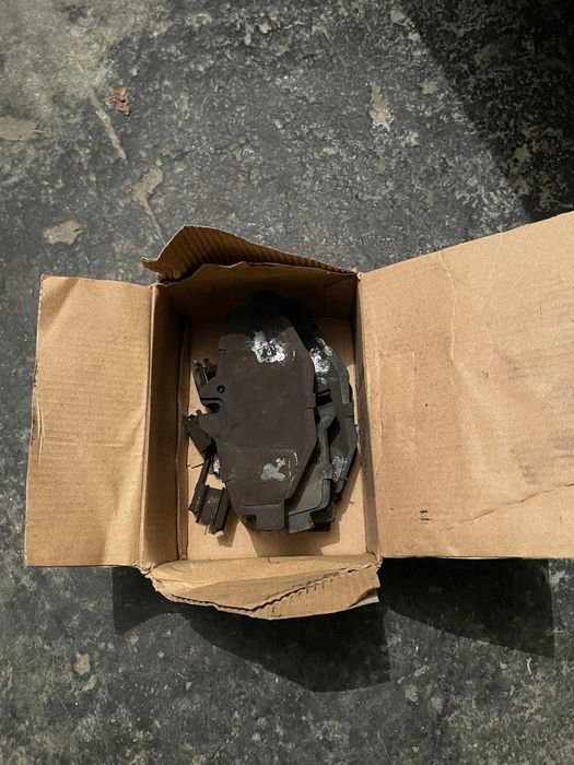 Комплект предни спирачни накладки за Мерцедес Бенц E class W211