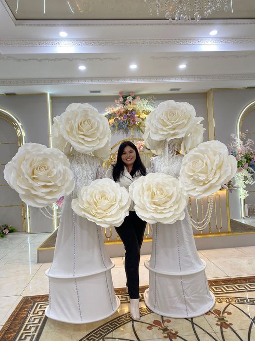 белые розы продается для встречий гостей