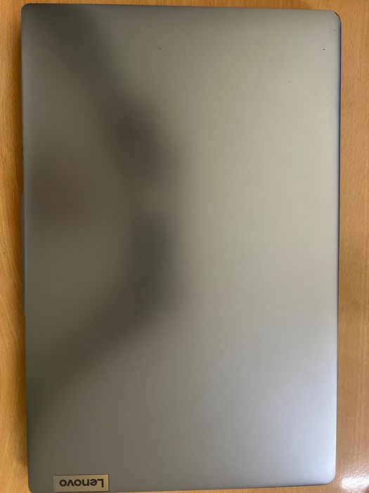 Noutbook lenovo holati yangidek