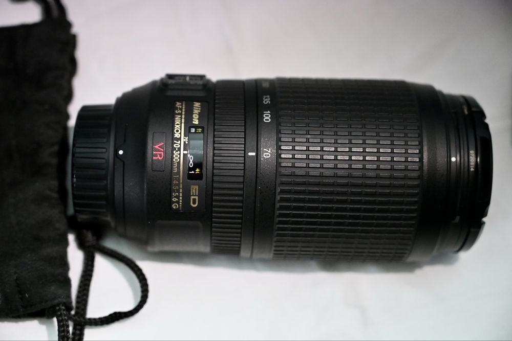 Nikon D5300 + 3 obiective (18-55, 18-200 VRII, 70-300 VRII) Impecabil