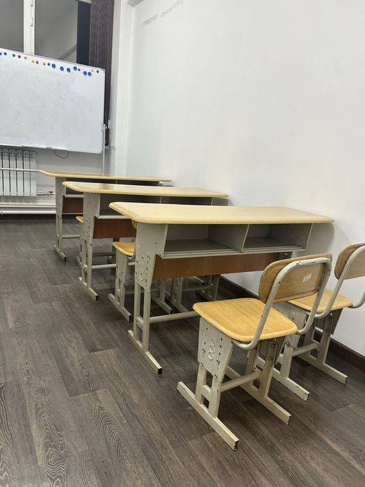 Парта со стульями