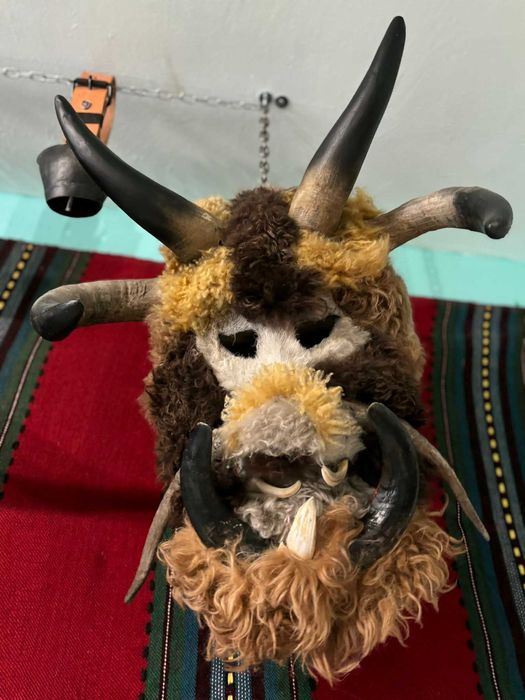 Сурвакарски, кукерски маски