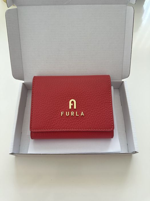 Дамски портмонета FURLA. Различни видове