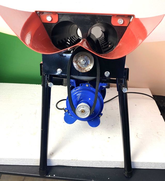 Batoza porumb Micul Fermier, 350 kg/ora, motor puternic