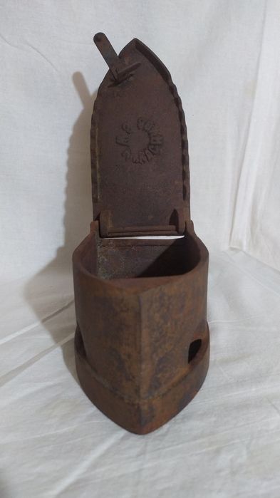 Раритетный, чугунный утюг