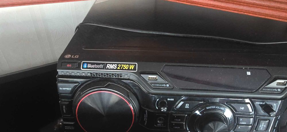 Lg 2 750 Във отлично састояние  с Блутут