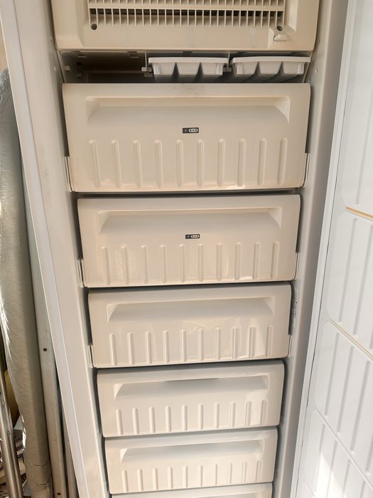 морозильная камера марки Indesit