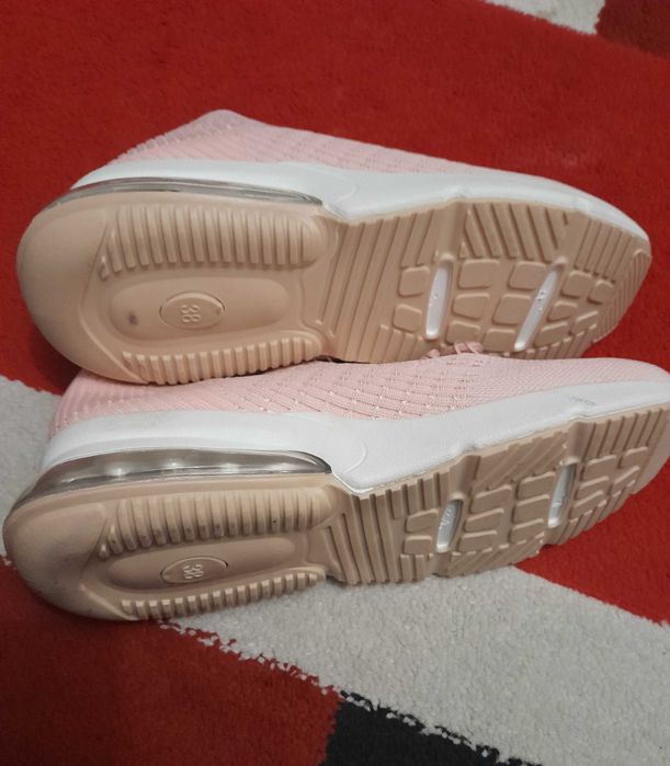 Vând adidași damă