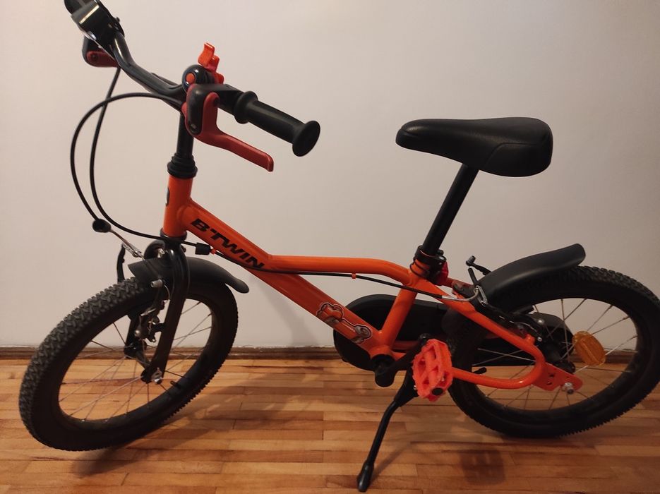 Bicicletă copii b'twin 16 inch, stare foarte bună, cu accesorii