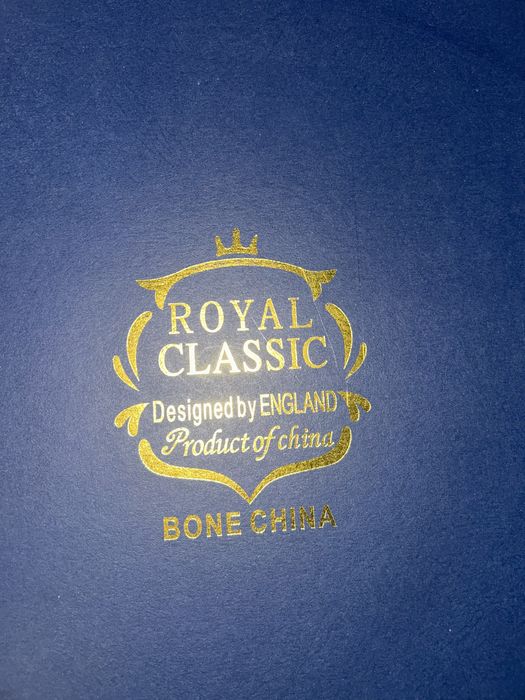 Новый сервиз по 6 предметов с золотой каемкой в коробке