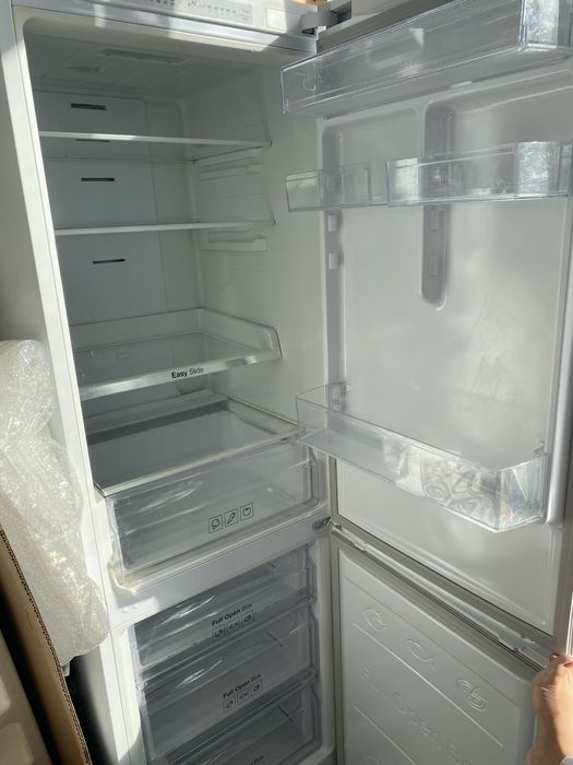 Холодильник Samsung