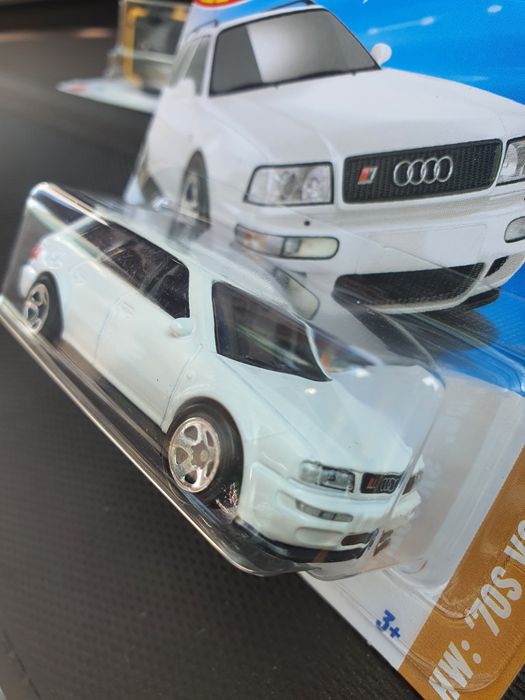 Колекционерски колички BMW 202, 94 Audi Avant RS32