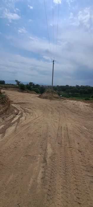 Ровный участок с видом на озеро