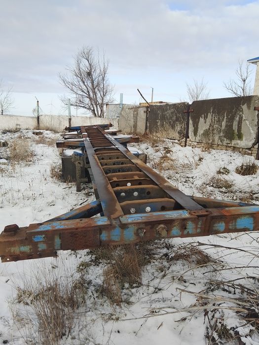 Продам прицеп 12 метров контейнеровоз, в хорошем состояние