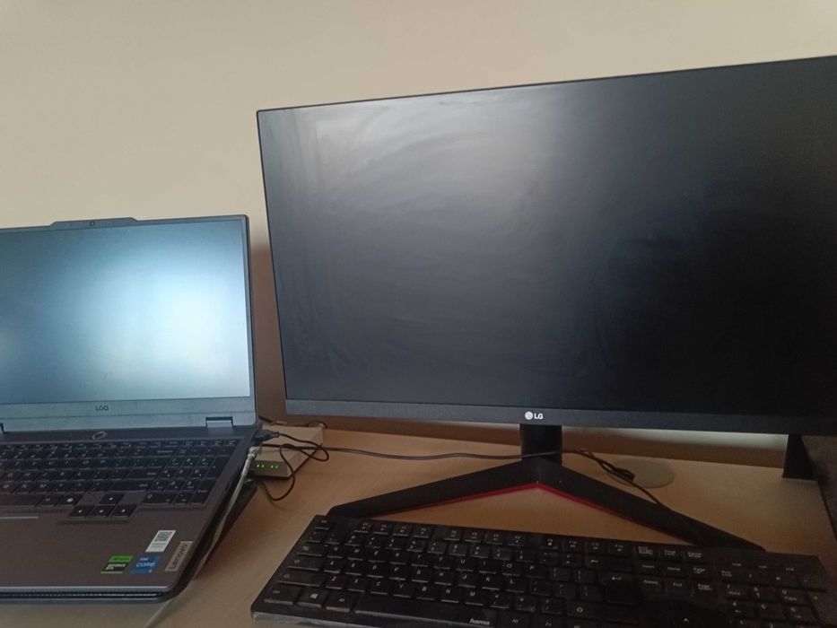 Laptop gaming + monitor