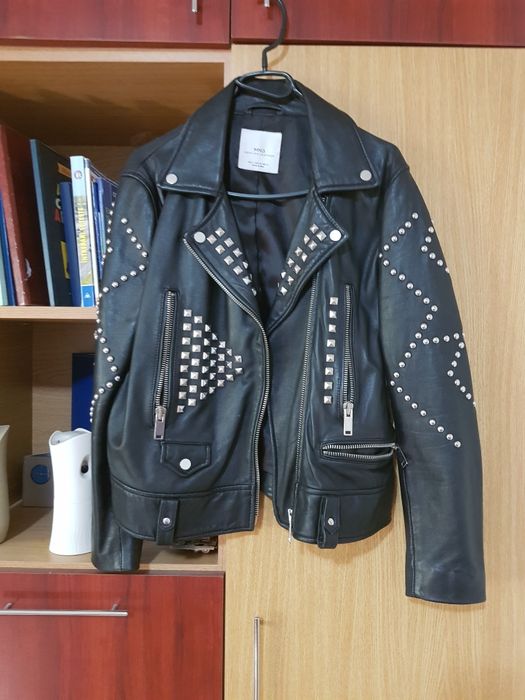 Geaca de piele naturala , cu capse , masura L , pret 500 lei