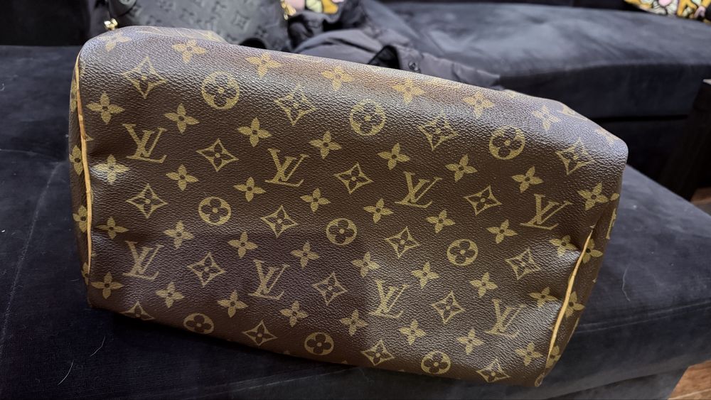 Louis Vuitton Speedy